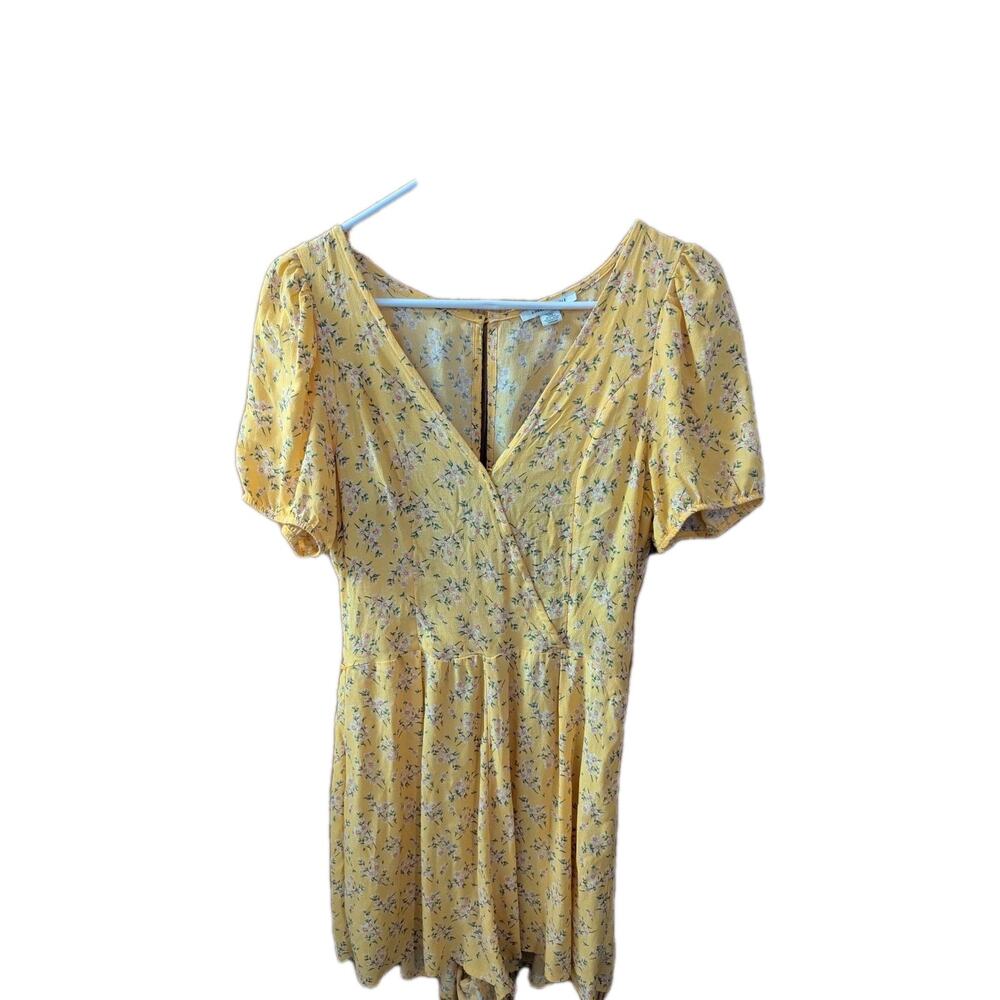 American Eagle Outfitters Yellow Floral Romper Shorts Medium V neck Summer